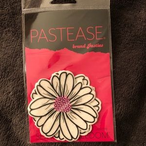 Pastease sparkle daisy pasties